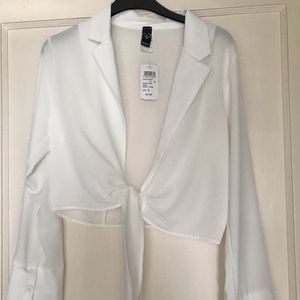 Windsor’s white tie shirt